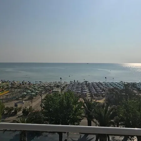 Apartamento Fronte Mare * ألبا أدرياتيكا